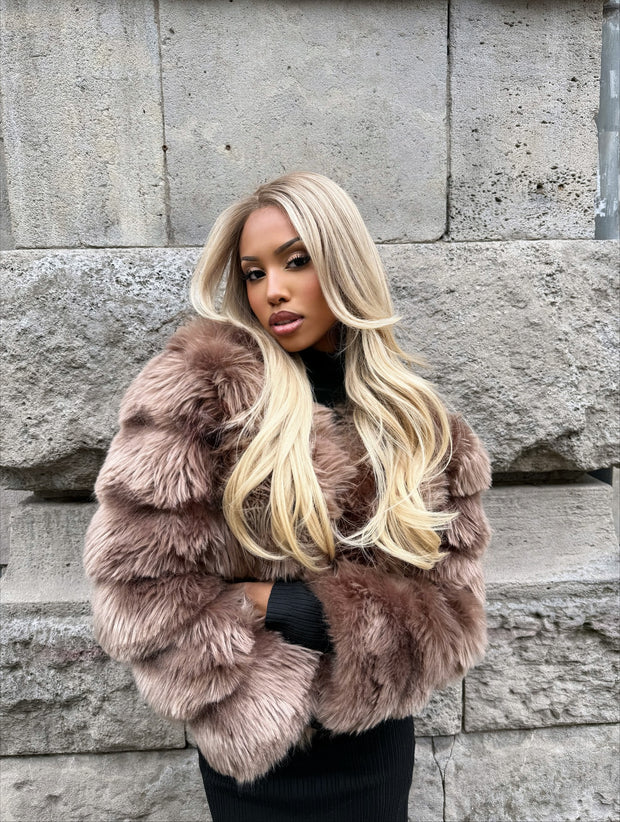 Butter Biscuit Blond Curtain Bang Wig Model