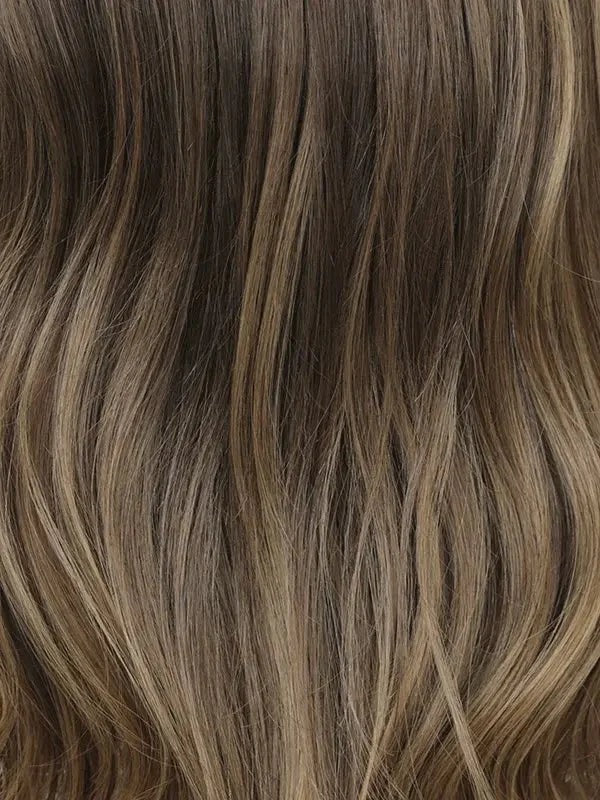 Kastanienbraunes Gesicht, das Balayage mit blonden Highlights umrahmt, Perückenmodell Salt Lake City